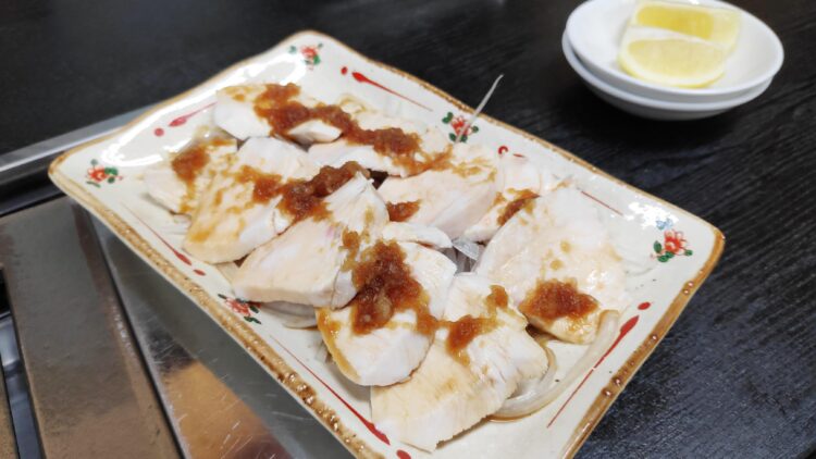 ホルモン焼き屋の蒸し鶏