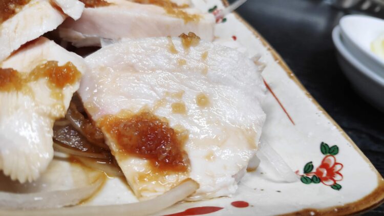居酒屋の蒸し鶏の断面